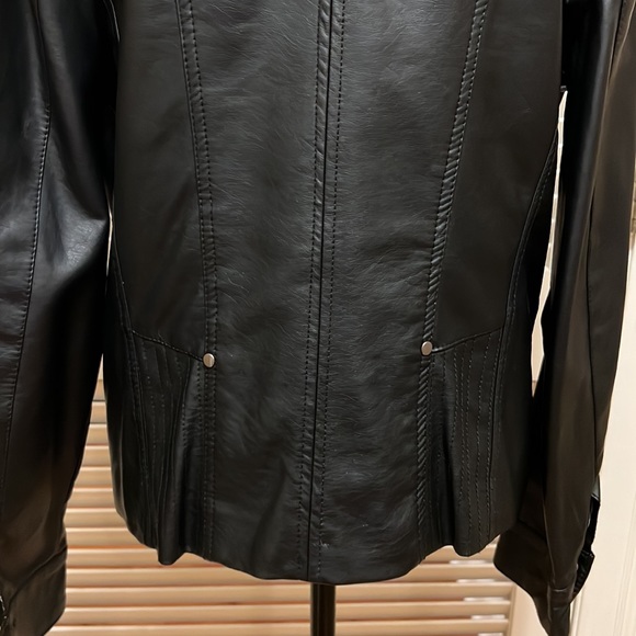 Apt 9 Faux Leather Moto Jacket in Black, Size Large, EUC - Picture 11 of 17